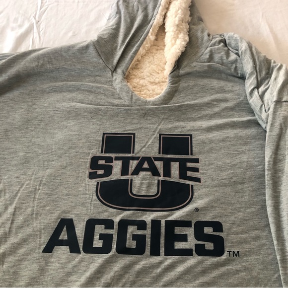 NWT Utah State Aggies Team, Oversized Reversible Hoodeez Sweatshirt - Picture 3 of 13